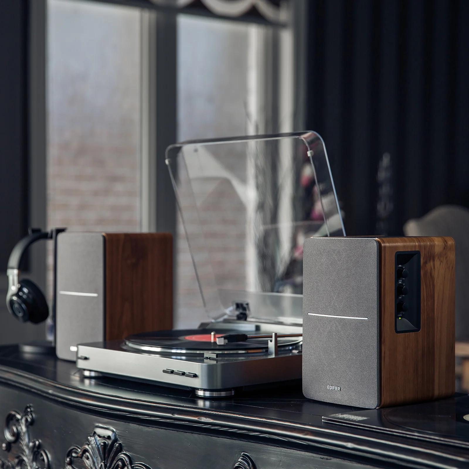 R1280T Technology. Style. Utility. Powered Bookshelf Speakers - Image 9